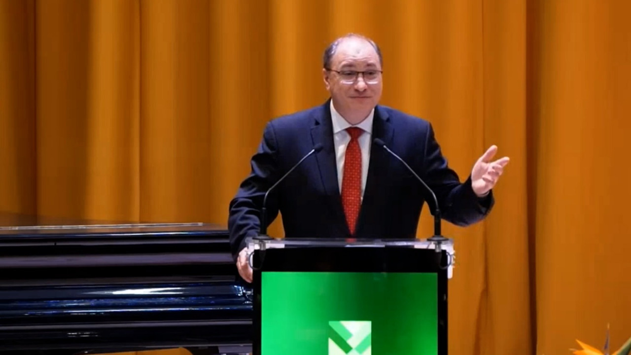 ministrul educatiei a recitat poezii