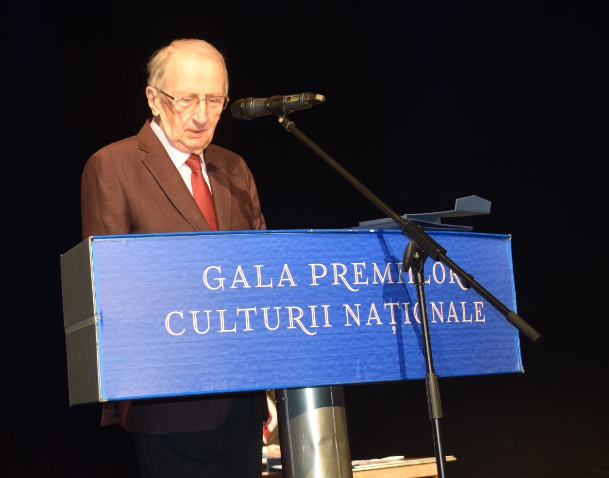 Confesiune pe scenă a unui laureat care a făcut armata la Botoșani: M-am târât prin iarbă, am făcut alergări– VIDEO 