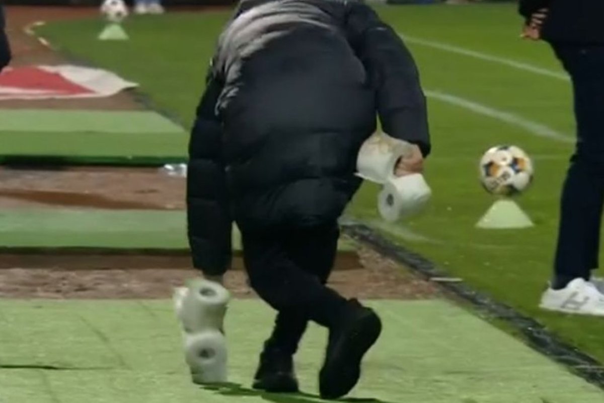 mirel radoi hartie igienica