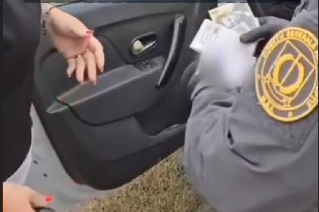 O șoferiță vitezomană i-a mituit pe polițiștii botoșăneni - VIDEO ce a urmat