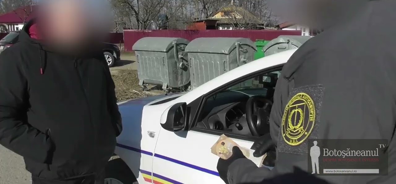 Un vitezoman a încercat să-i mituiască pe polițiști cu 100 de euro: CUM s-a terminat totul