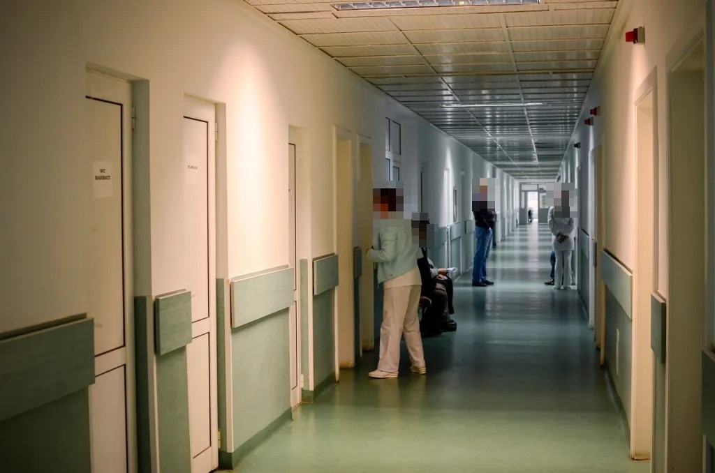adolescenta moarta, s-a tratat acasa cu antibiotic