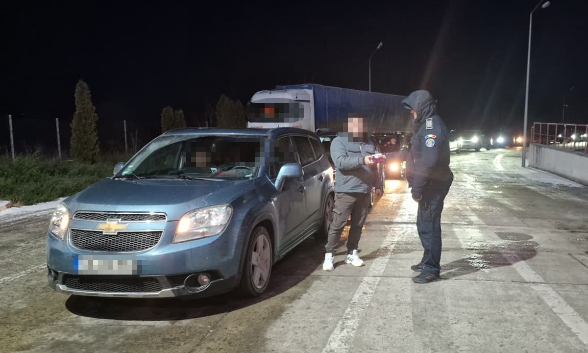 Moldovean oprit la frontieră, avea un pașaport cu poză lipită de el 