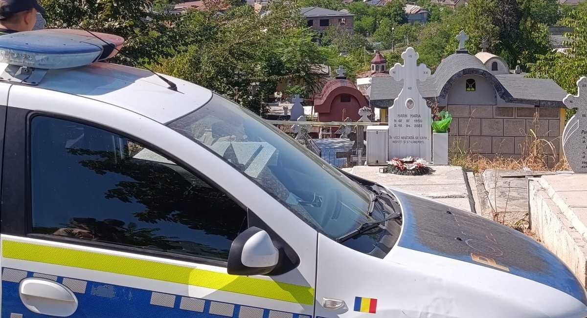 barbat cu rani gasit mort in  cimitir