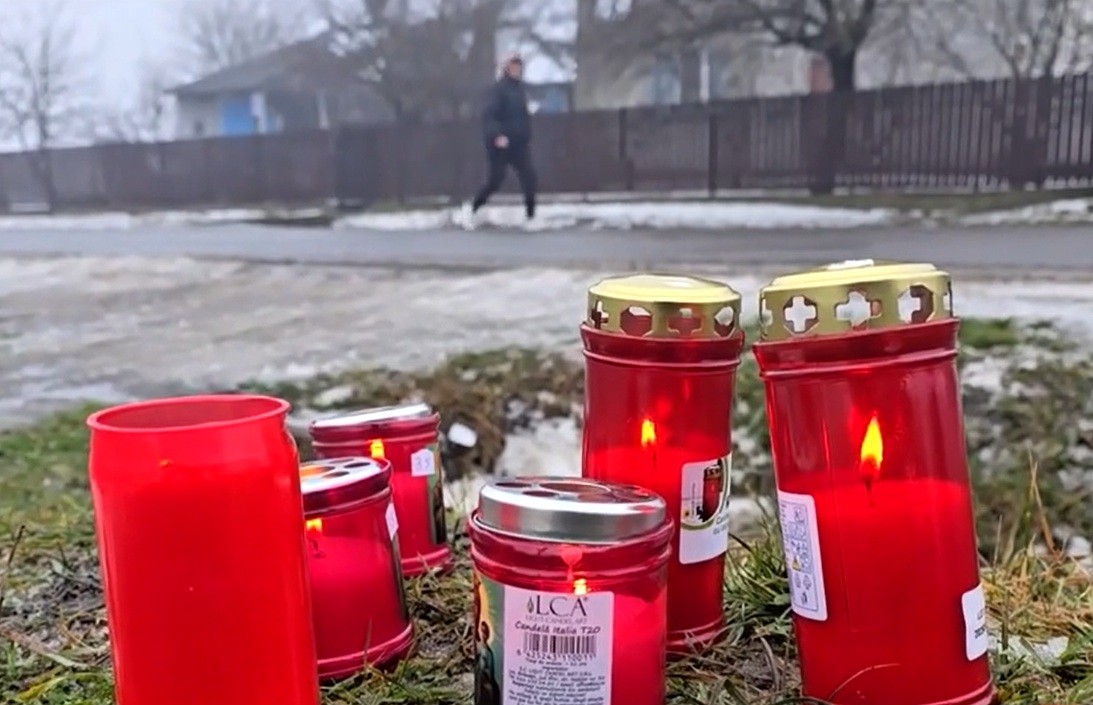 Botoşănean mort după ce a căzut acoperişul casei peste el: Fiica şi nepoata la spital  