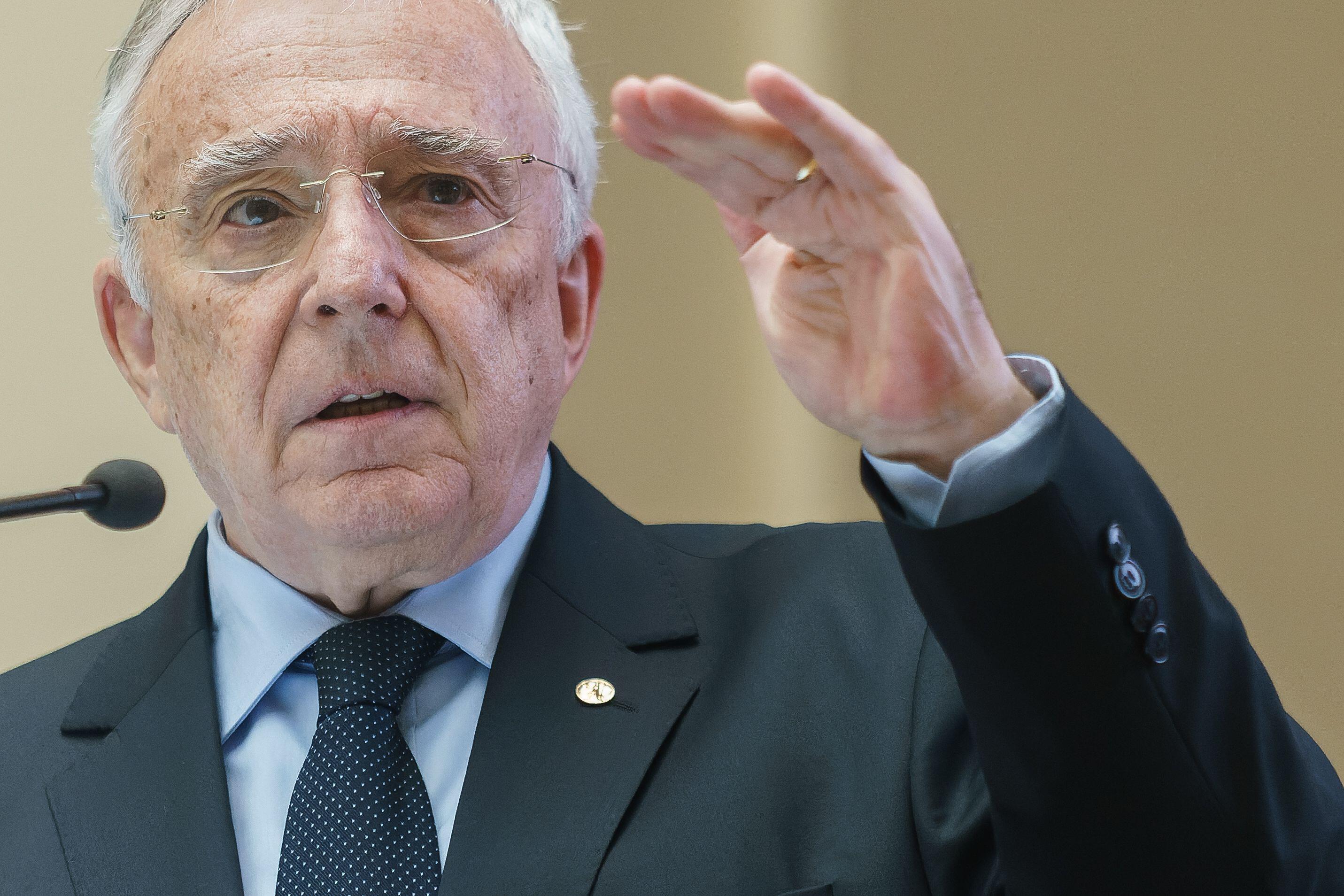 Atacul lui Trump la adresa Fed, pericol pentru credibilitatea SUA. Precedentul BNR