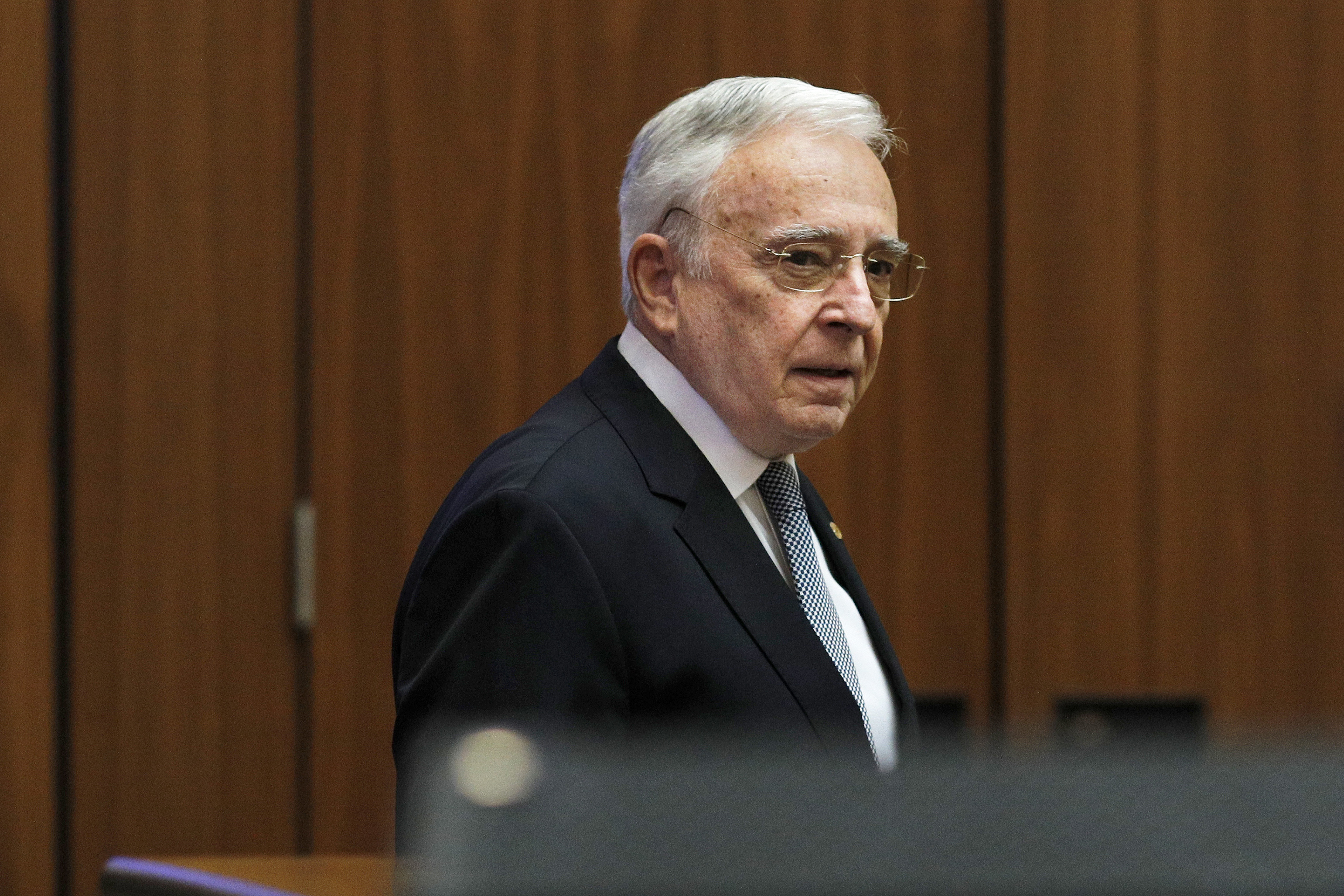 Românii cheltuie mai mult decât câștigă, arată BNR! Câți salariați sunt plătiți "la plic"