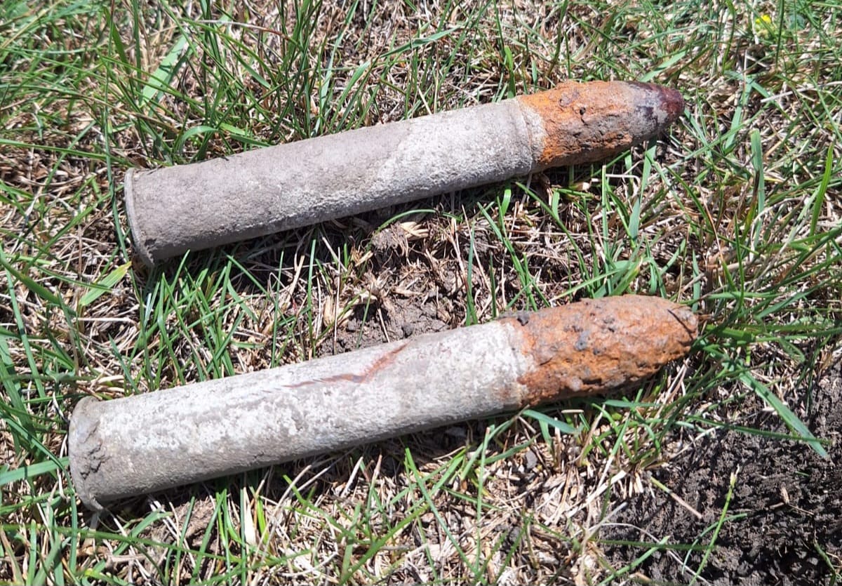 Muniție descoperită de pompierii botoșăneni pe malul unui râu