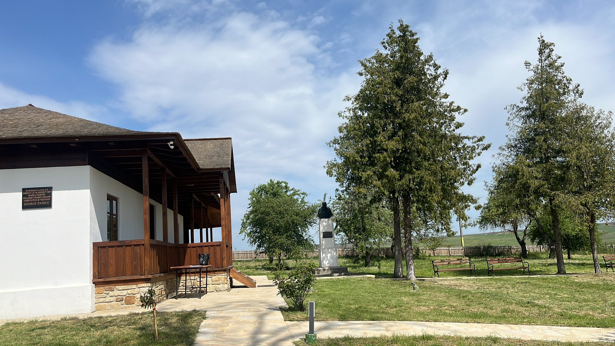 Cunoscut profesor, recital alături de un student la muzeu  