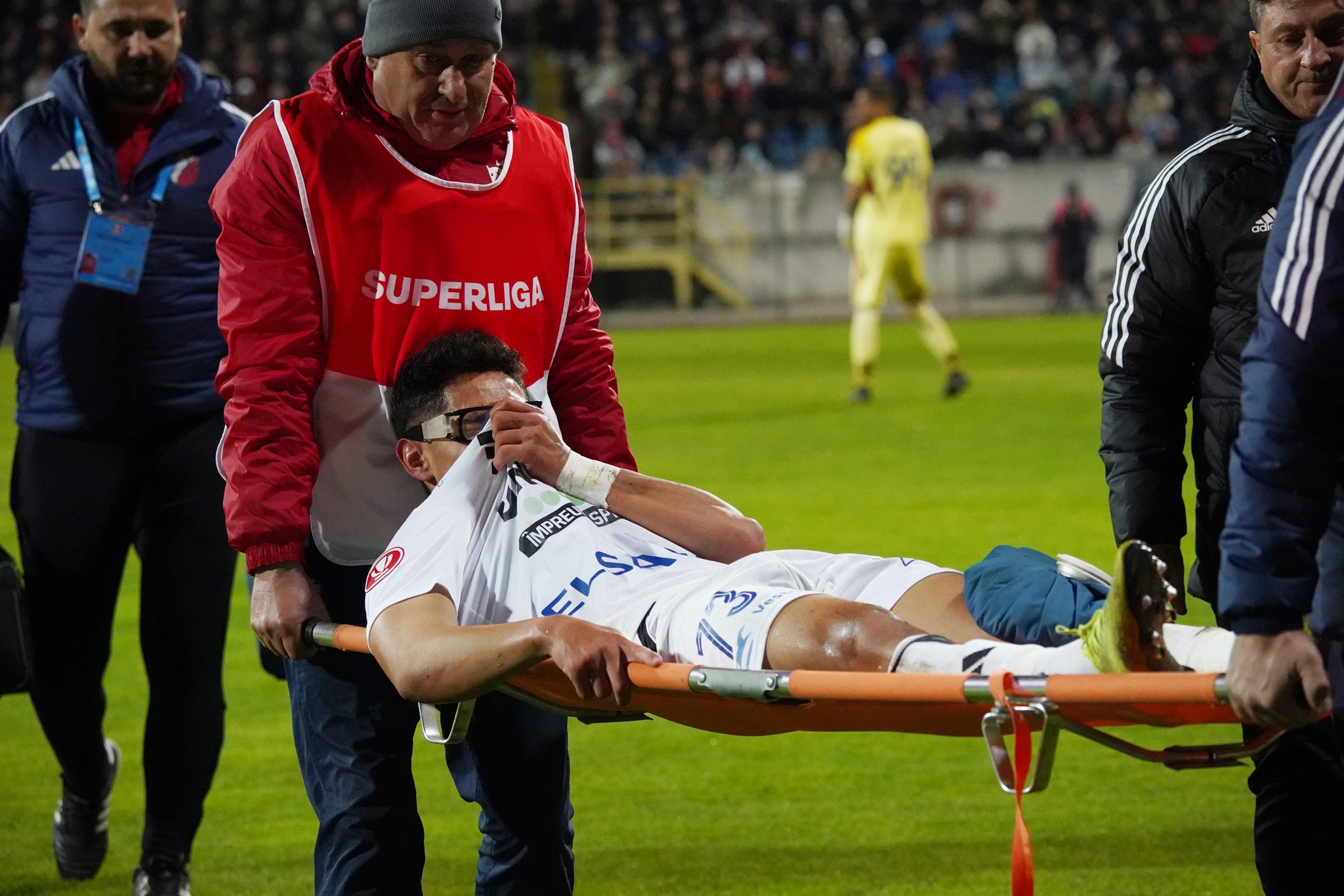 Narcis Ilaș va fi operat: CÂT va sta departe de gazon - Fii tare, „Combi”! 