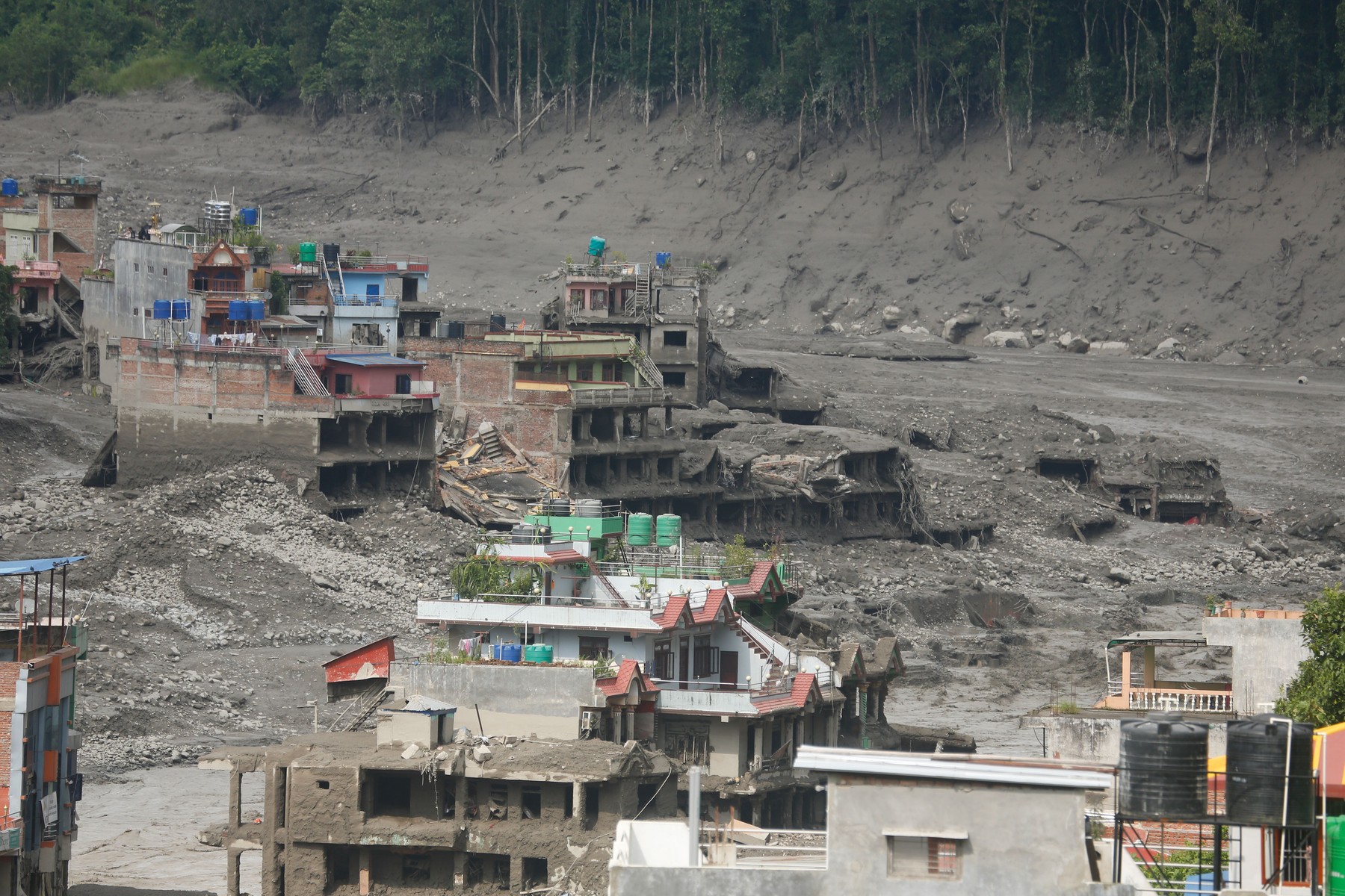 Un ghețar prăbușit care a provocat un cutremur de 5,2, cauza inundațiilor devastatoare din Nepal și Tibet.  Sate „șterse de pe hartă”, sute de morți, 1.000 de persoane dispărute
