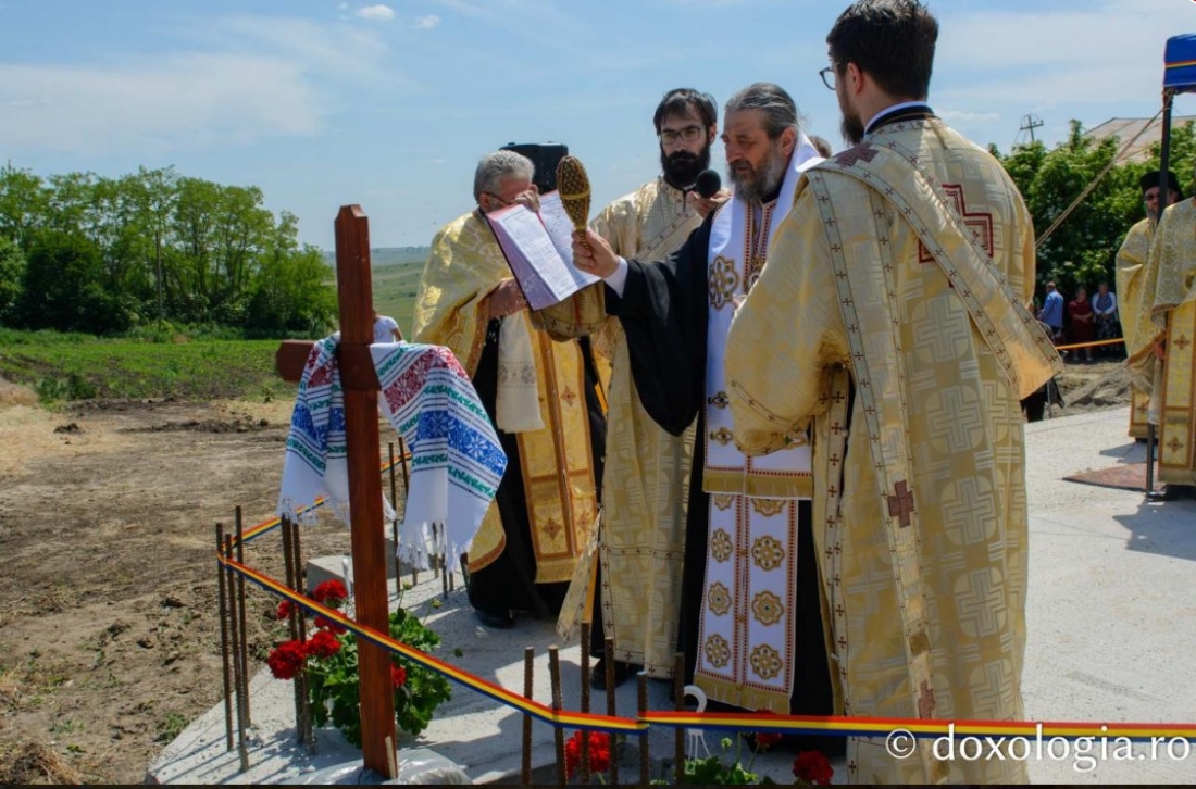 Parohia Gulioaia din Botoșani va avea o nouă biserică: PS Nichifor Botoșăneanul a sfințit locul