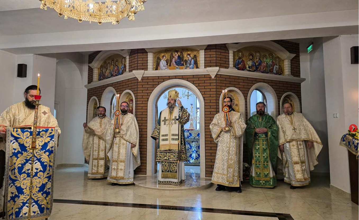 Liturghie arhierească la hramul unei biserici din Botoșani, moment emoționant pentru un tânăr 