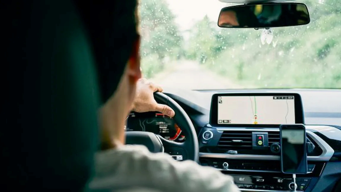 Mașinile care trag automat pe dreapta dacă șoferul a băut: Noi sisteme de siguranță montate pe vehicule de la 1 iulie