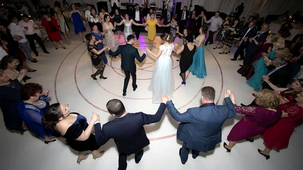 Nuntaș găsit bezmetic la Botoșani după ce a plecat subit din toiul petrecerii 