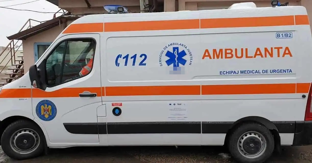 o adolescenta a cazut de la etajul 5