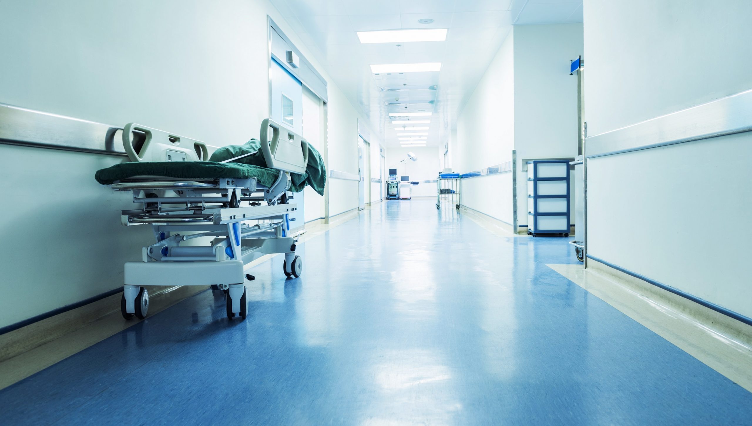 o asistenta medicala a murit.j