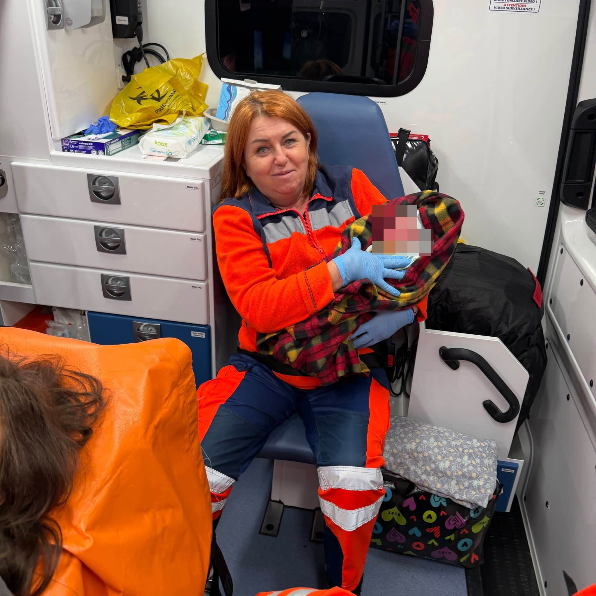 nastere la domiciliu asistata de cadrele de la ambulanta