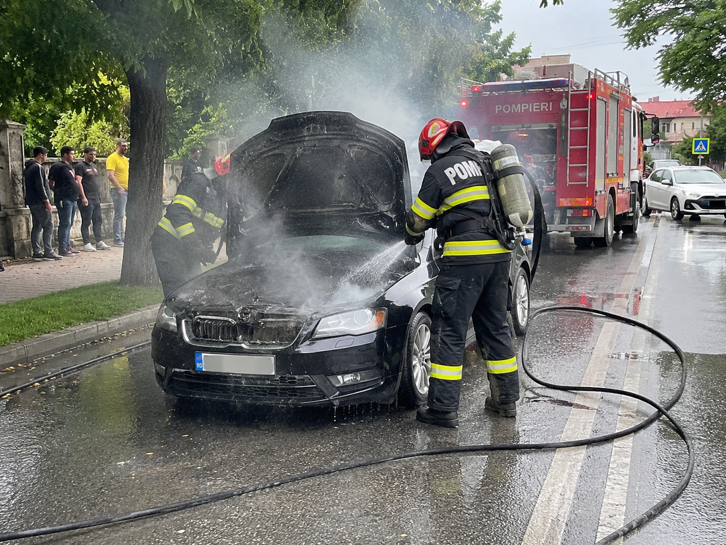 o masina a luat foc in mers