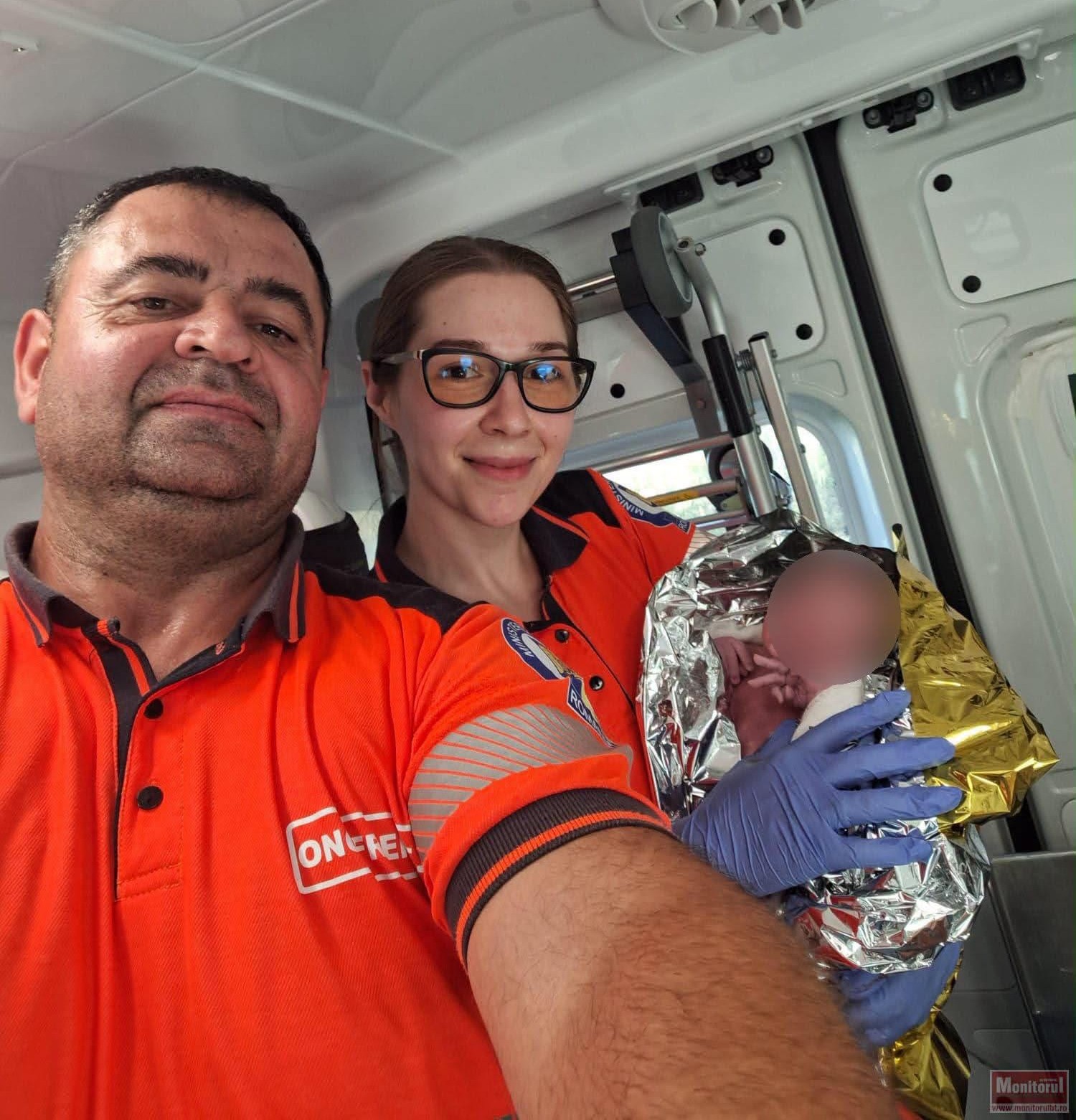o tanara a nascut in ambulanta