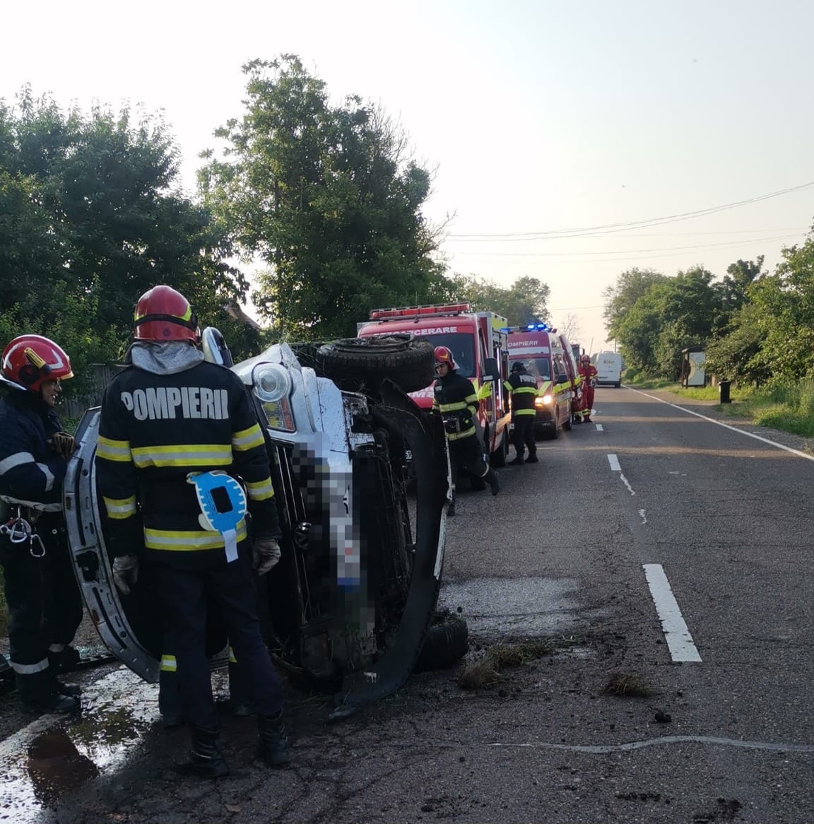 ULTIMĂ ORĂ: Tânără ajunsă la Urgențe după ce s-a răsturnat cu mașina