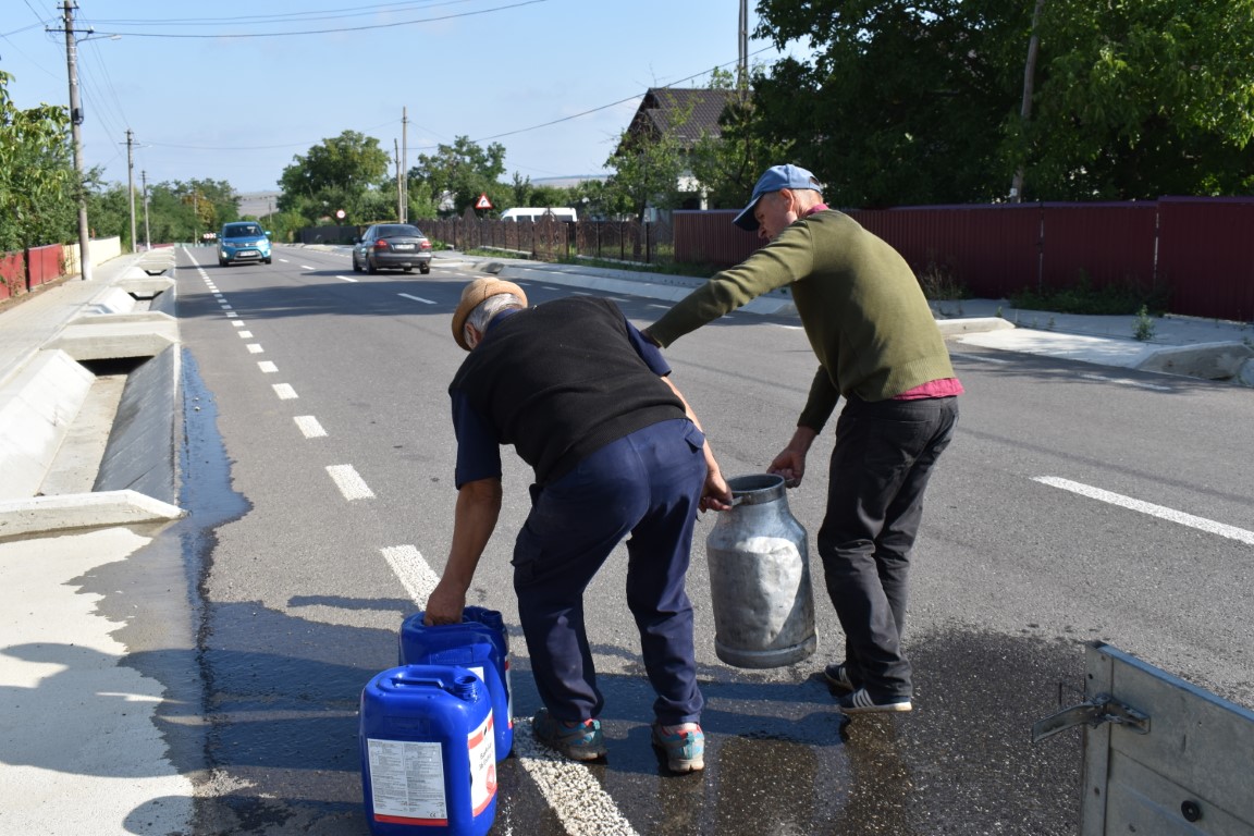 oameni apa blandesti