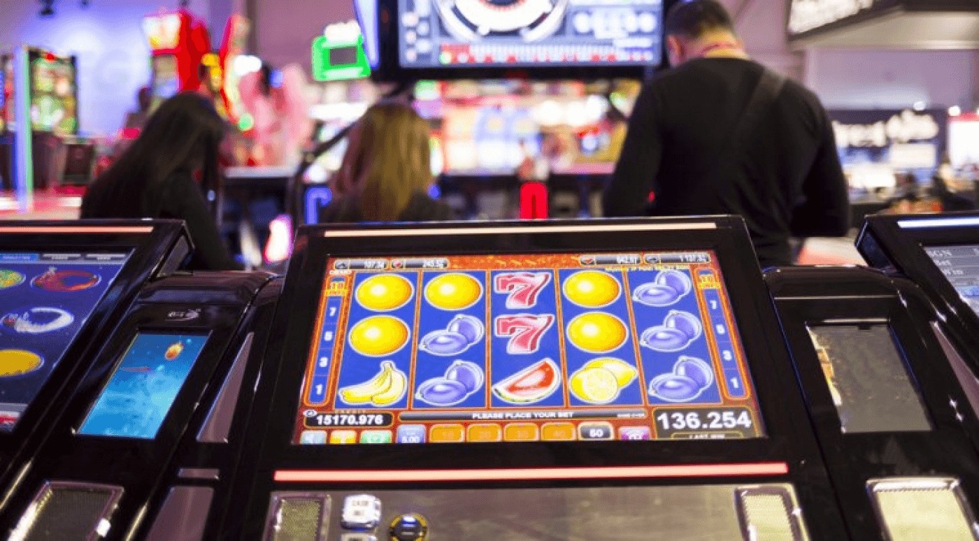 Control cu „mascați”: Păcănele folosite ilegal la Botoșani, prejudiciu de 3,5 milioane de lei 