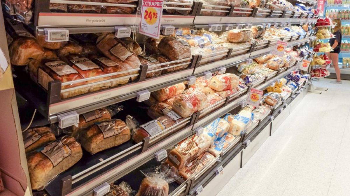 Pâine cu plastic retrasă de la vânzare din mai multe magazine 