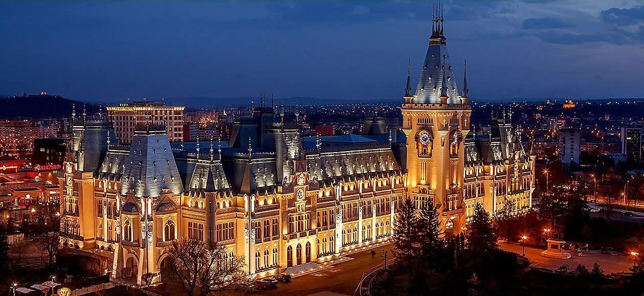 Palatul Culturii din Iași vizitat și de numeroși botoșăneni a ajuns la un veac de existență 