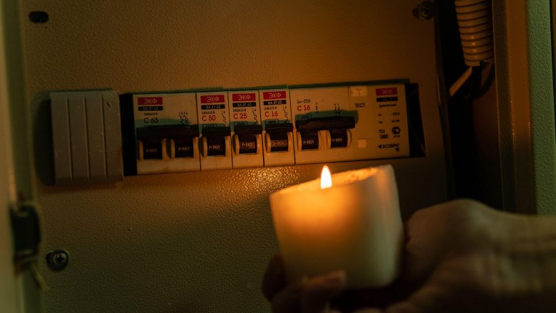 Pană mare de curent? Ce pregătești în casă ca familia să nu rămână fără apă, lumină și contact