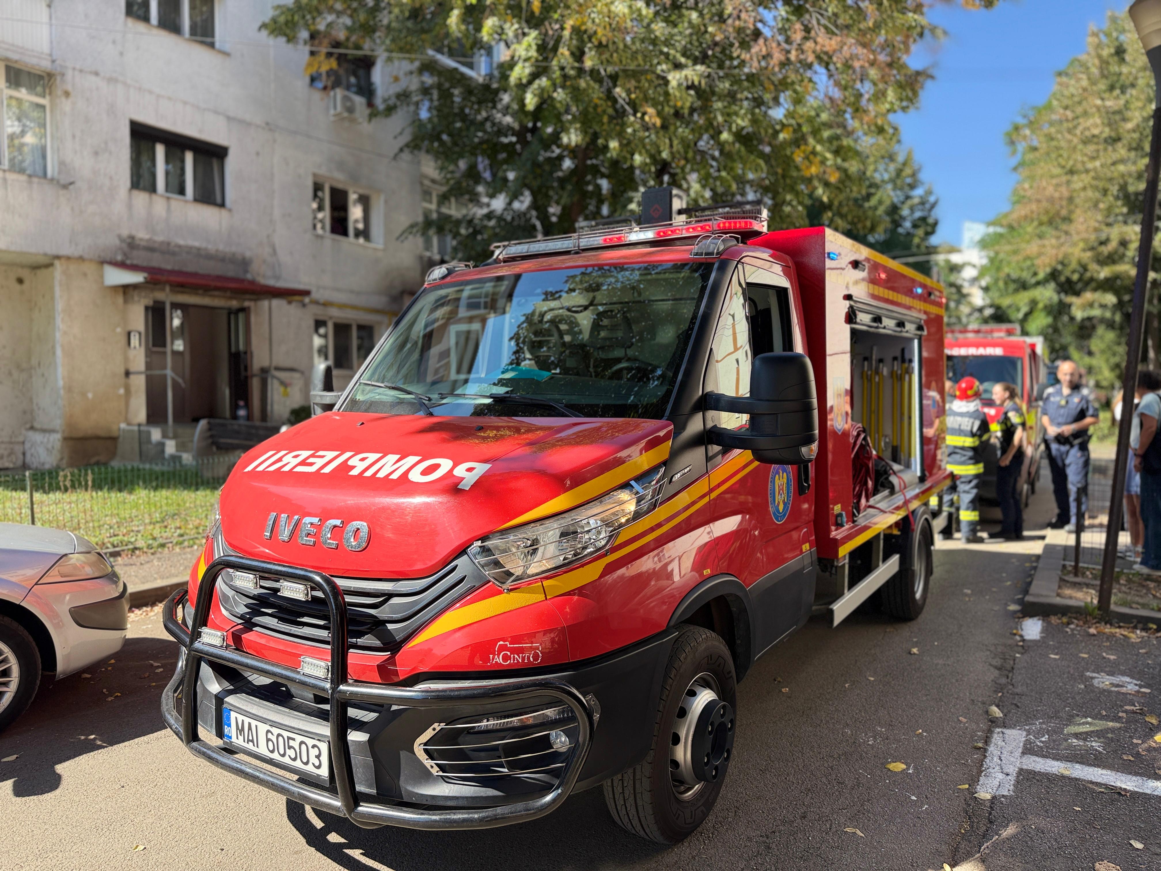 PANICĂ într-un bloc din municipiul Botoșani, pompierii chemați de urgență