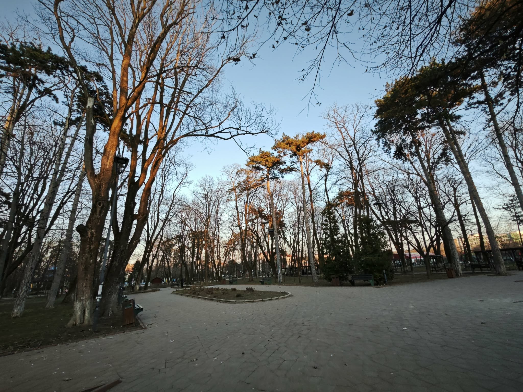 Vreme schimbătoare în aprilie: ploi peste normal și temperaturi apropiate de medie la Botoșani