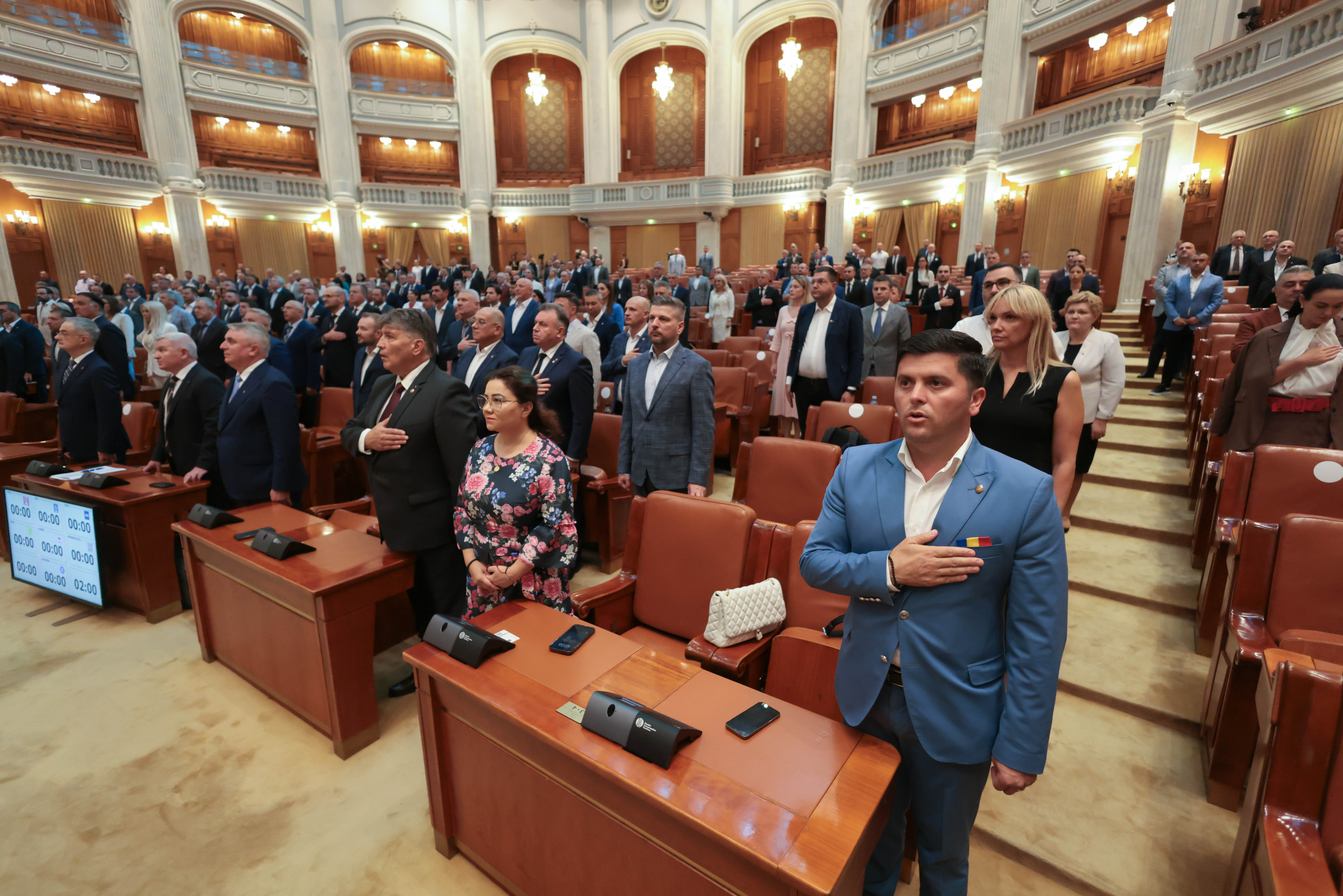 Parlamentarii, chemați din vacanță pentru proiecte cu o miză de peste 4 miliarde de euro