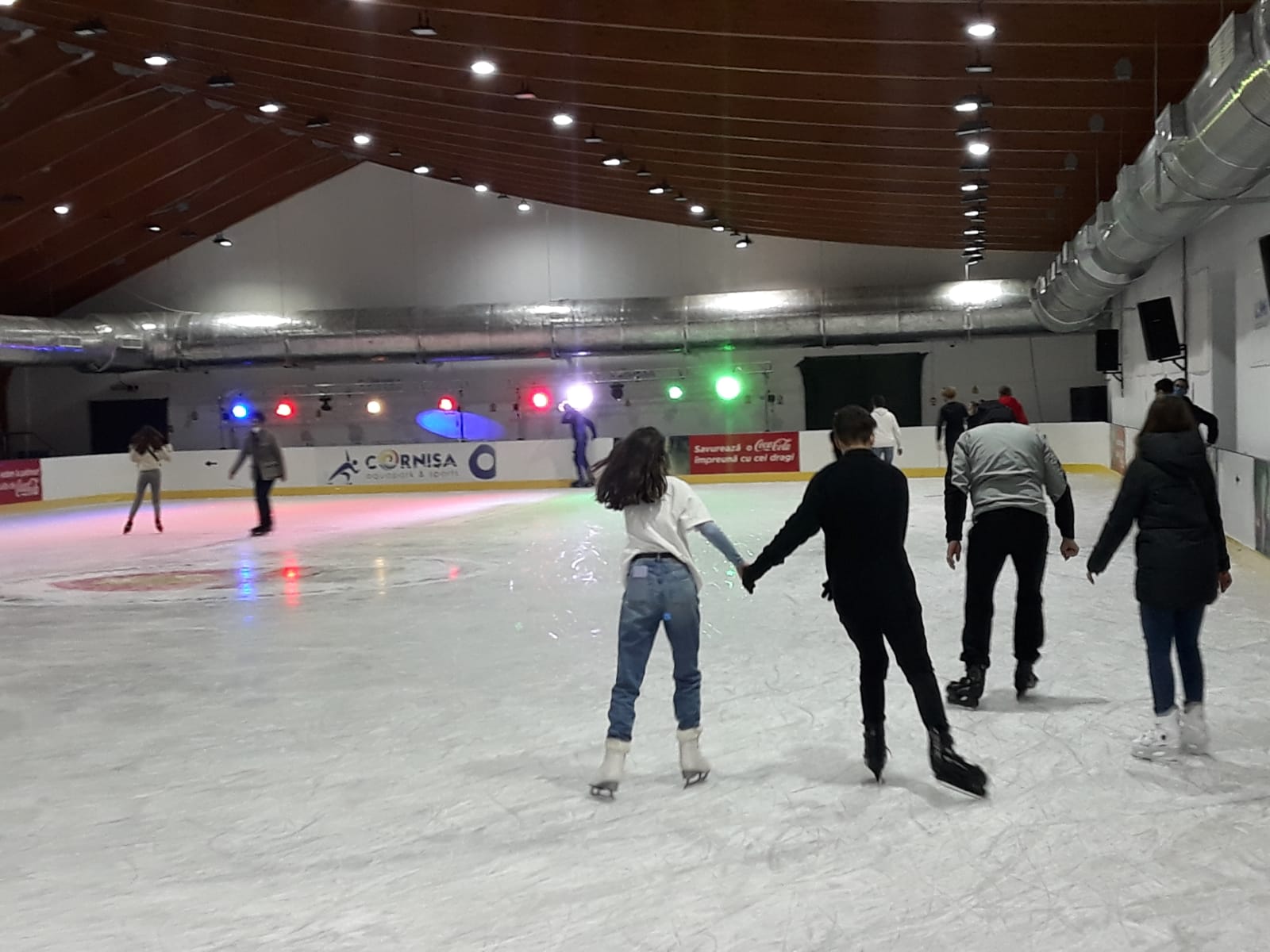 se deschide patinoarul de la cornisa