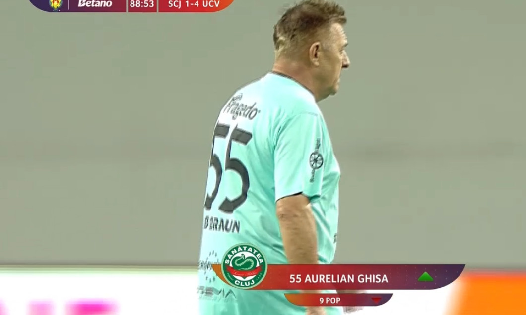 Iftime l-a desființat pe patronul de 61 de ani care a jucat într-un meci din cupă:  Am asistat la un circ