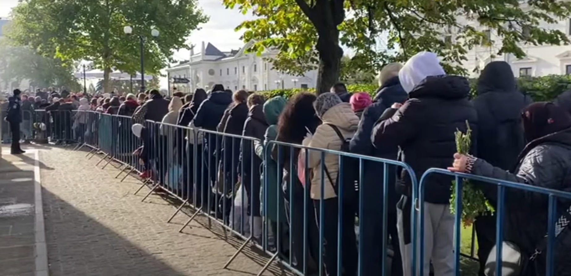 Pelerinajul de la Iași s-a prelungit după un record de pelerini, o tânără din Botoșani a venit pentru prima dată - Sfânta ne aşteaptă