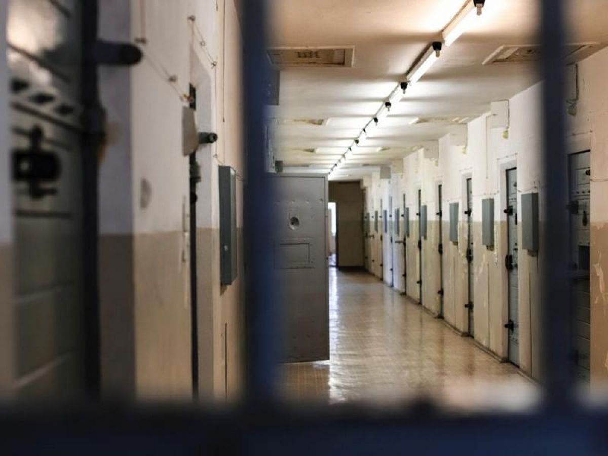 Un afacerist a venit singur la Penitenciarul Botoșani după o mită dată de 300.000 de euro 