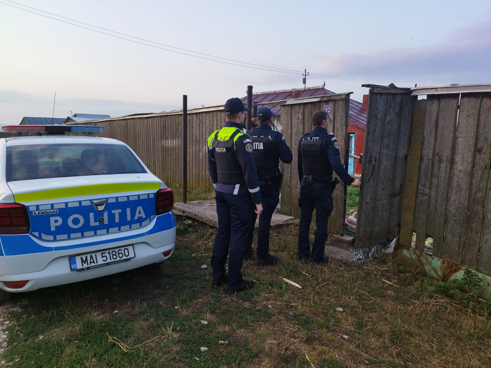 PERCHEZIȚII la Ștefănești: Casa unei botoșănence, răscolită de polițiști