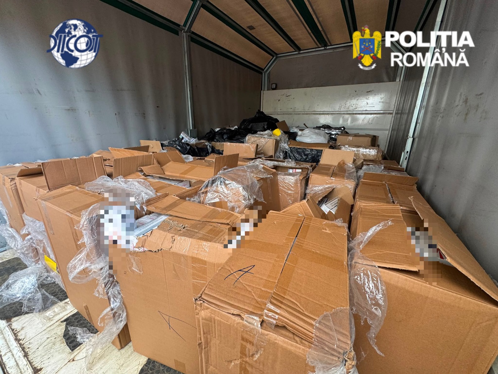 Șapte reținuți, unul sub control judiciar: Ce s-a găsit la descinderile cu sprijin și de la Botoșani