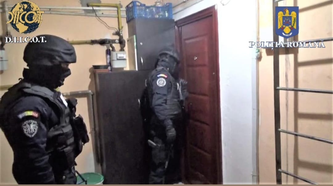 Două tinere arestate pentru trafic de droguri în Botoșani: Vindeau stupefiante elevilor de liceu