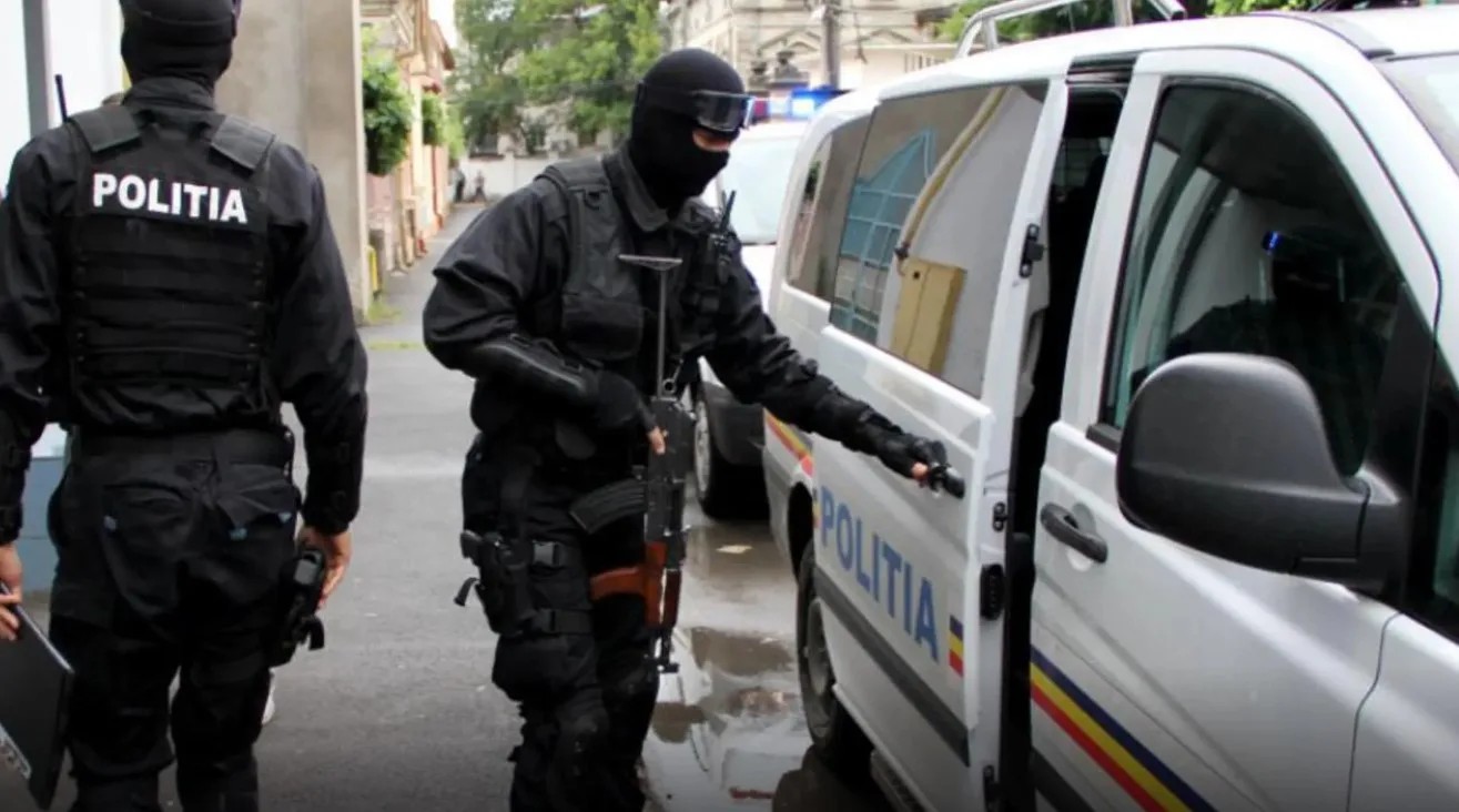 Un om de afaceri vizat de perchezițiile DNA de la Botoșani: Vânzări succesive de mașini, fără plata TVA