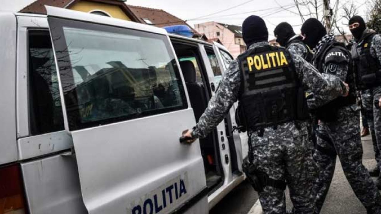 PERCHEZIȚII la Botoșani: „Marfă” confiscată din casa unui bărbat de 64 de ani 