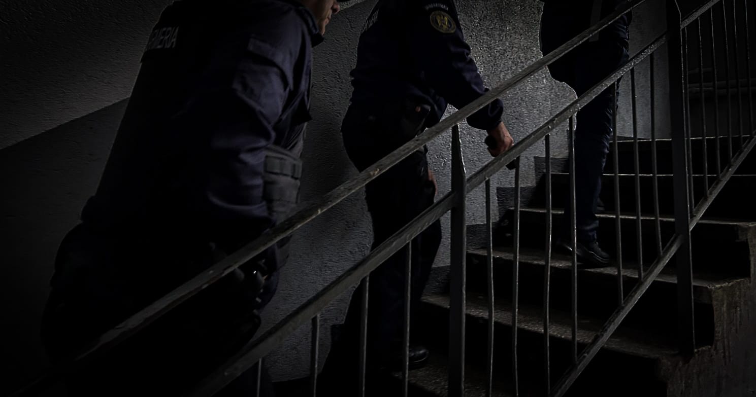 Botoșănean reținut de polițiști după o „petrecere” în apartament