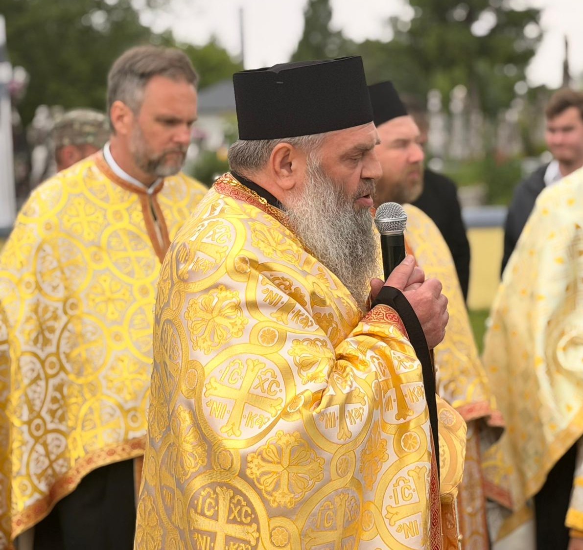 protopopul Petru Fercal.