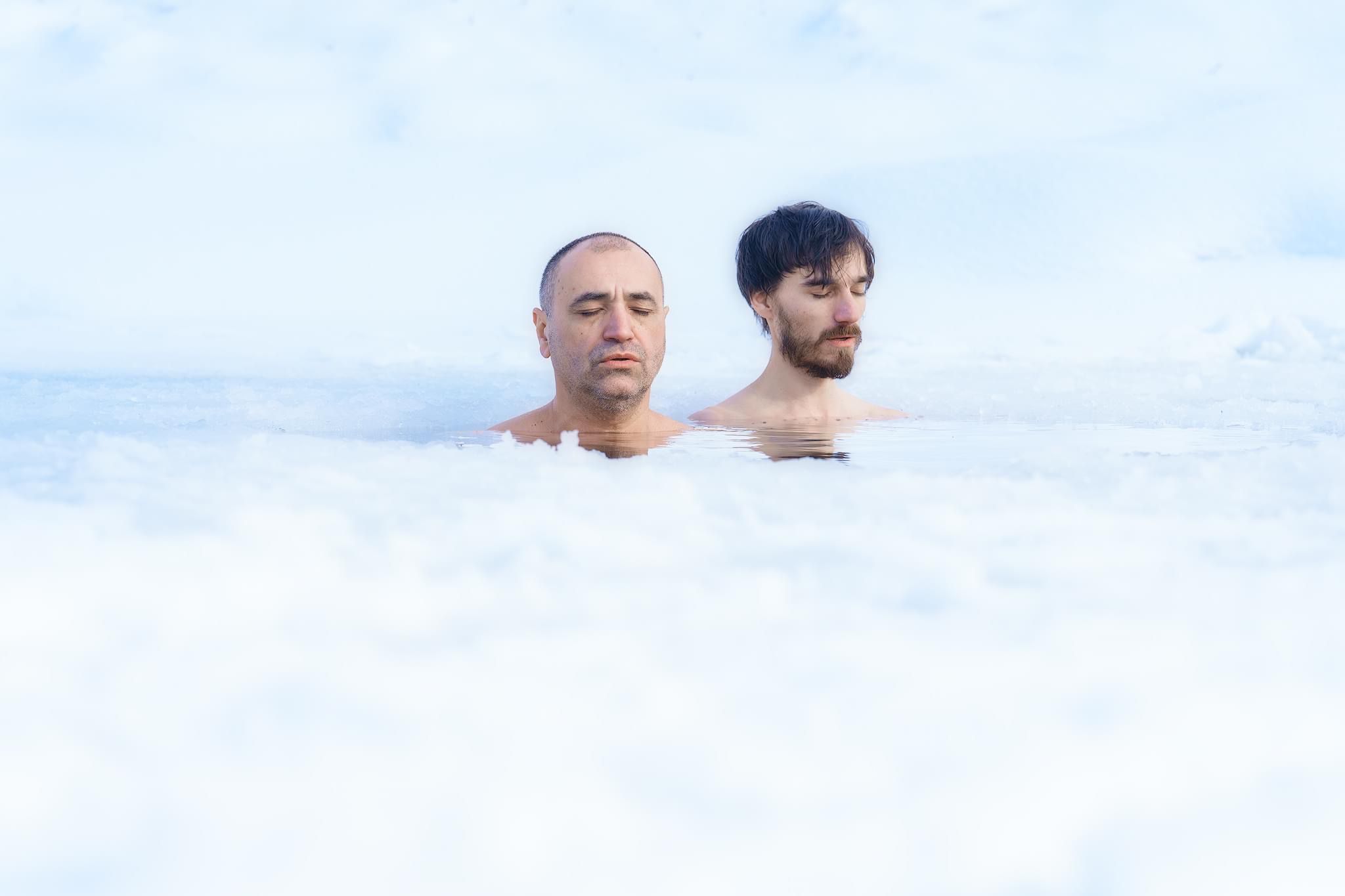 Românul care te învață să faci băi de gheață pentru sănătate: Peste 10.000 de oameni au trecut prin workshop-urile sale