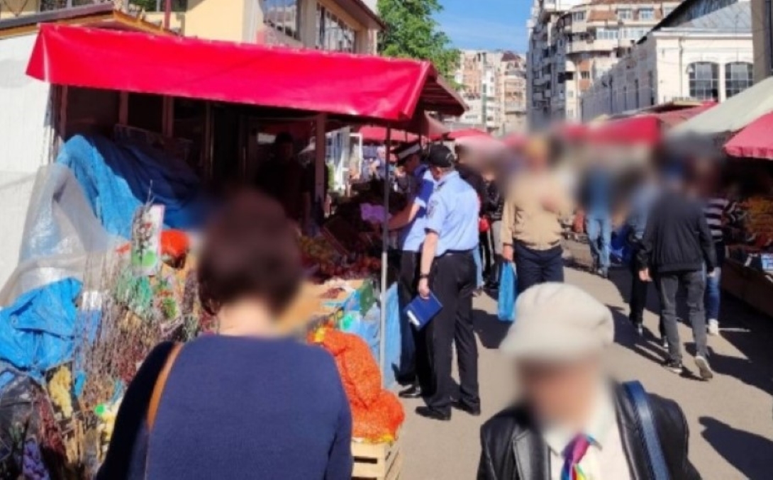 Bișnițar amendat de polițiștii botoșăneni în Piața Centrală