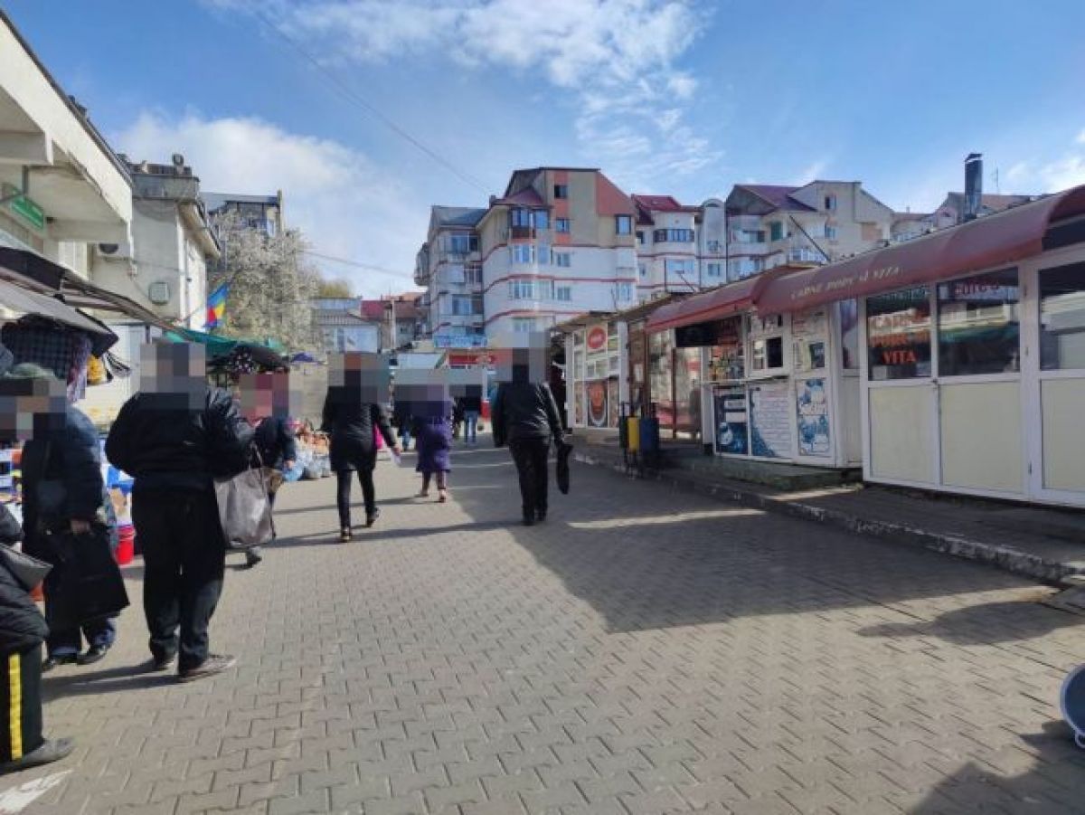 Hoții de buzunare ochiți de polițiști, două găști amendate la Botoșani  