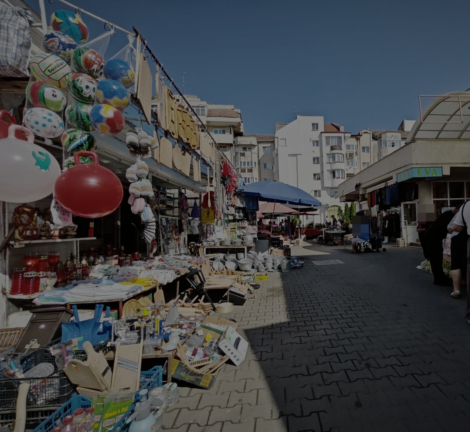 Un bărbat și o femeie reținuți după un furt în Piața Centrală 