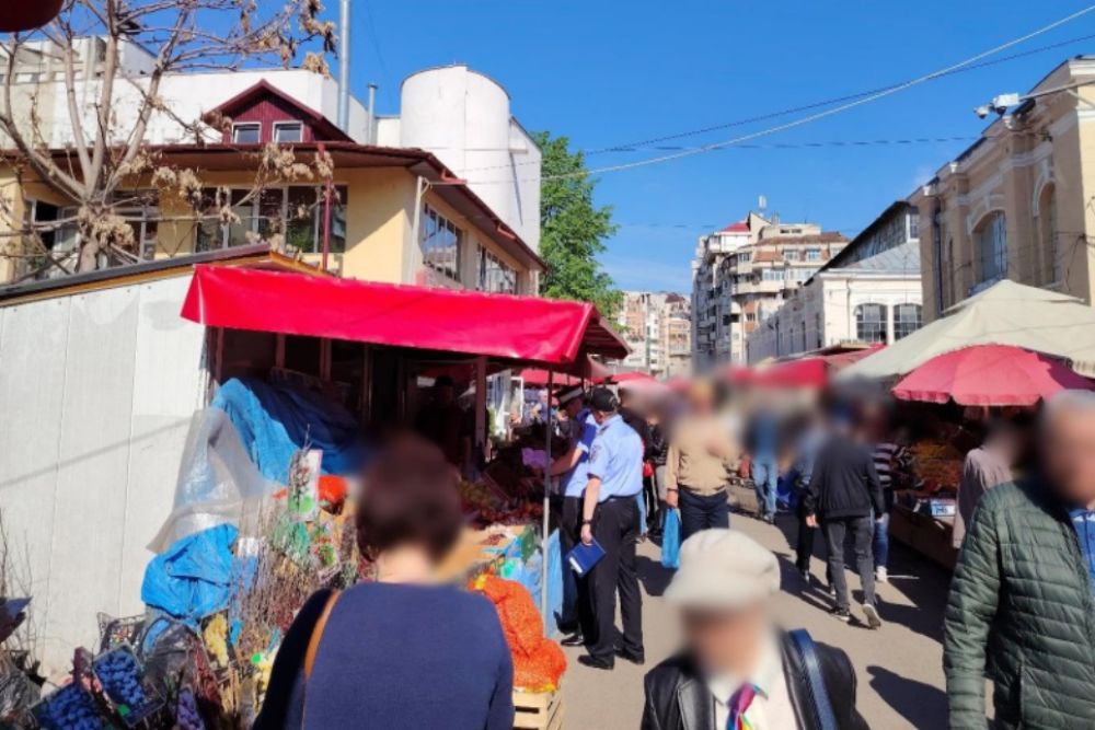 Amenzi în piețele de la Botoșani pentru struguri vânduți direct din dube 