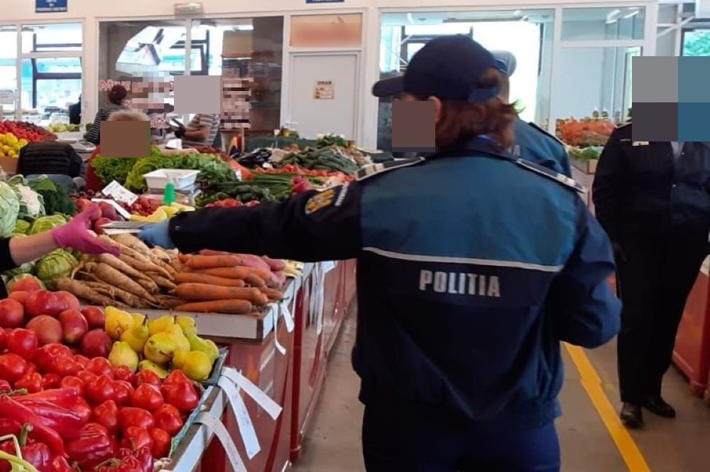 Piață luată la verificat de polițiști, s-au dat amenzi de peste 8.000 de lei
